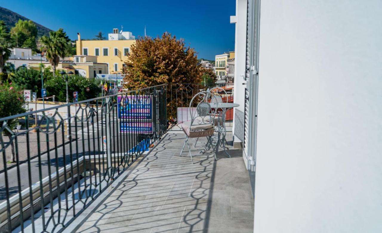 Alloggio Nuovissimo Al Centro E Rilassante อีสเกีย ภายนอก รูปภาพ